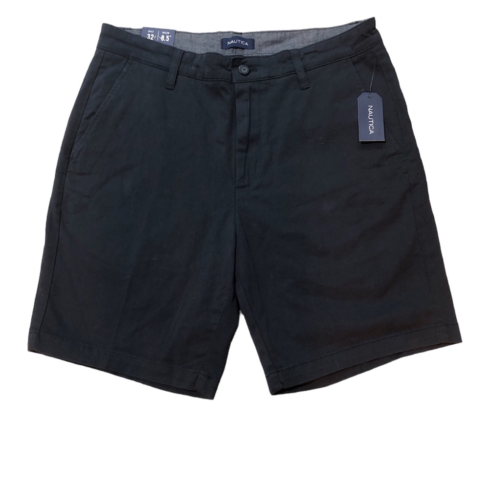 Nautica navy blue deck shorts. Waist 32, Inseam 8.5”.